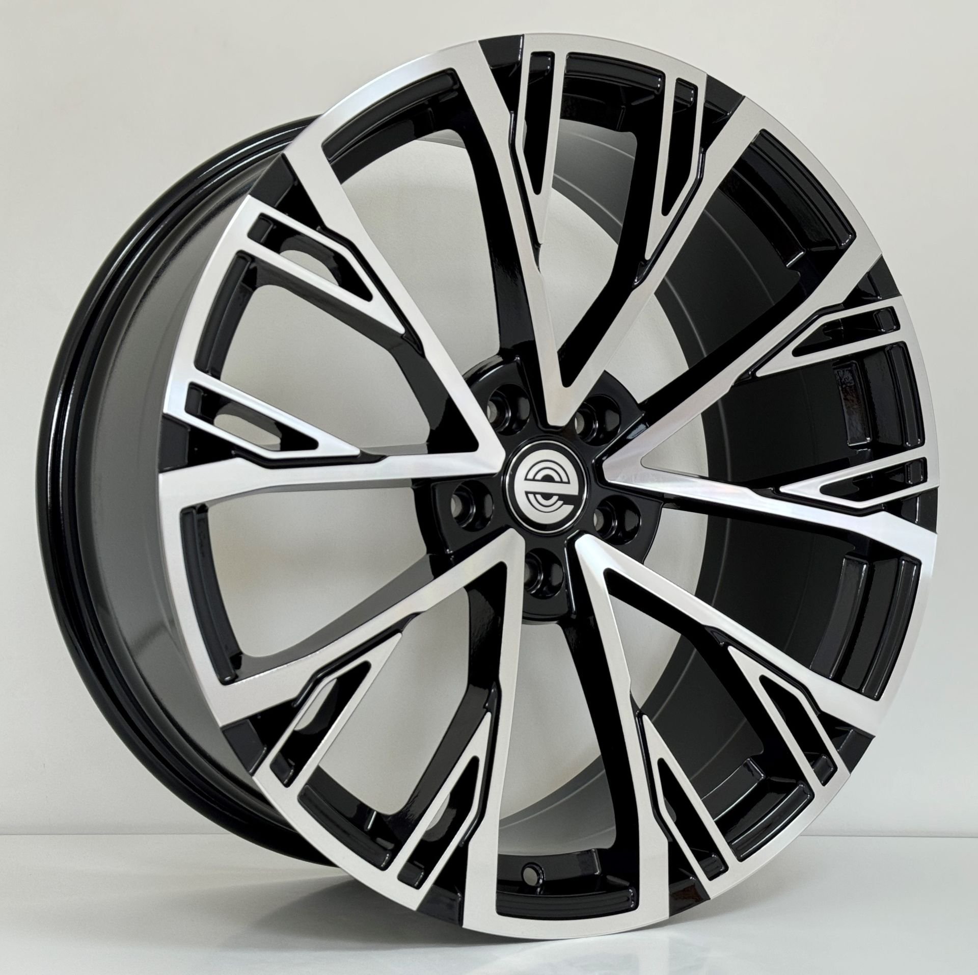 EXP HA0009 8.5X19İNÇ 5X112 ET32 66.45 BLACK MACHINED XL ÇELİK JANT