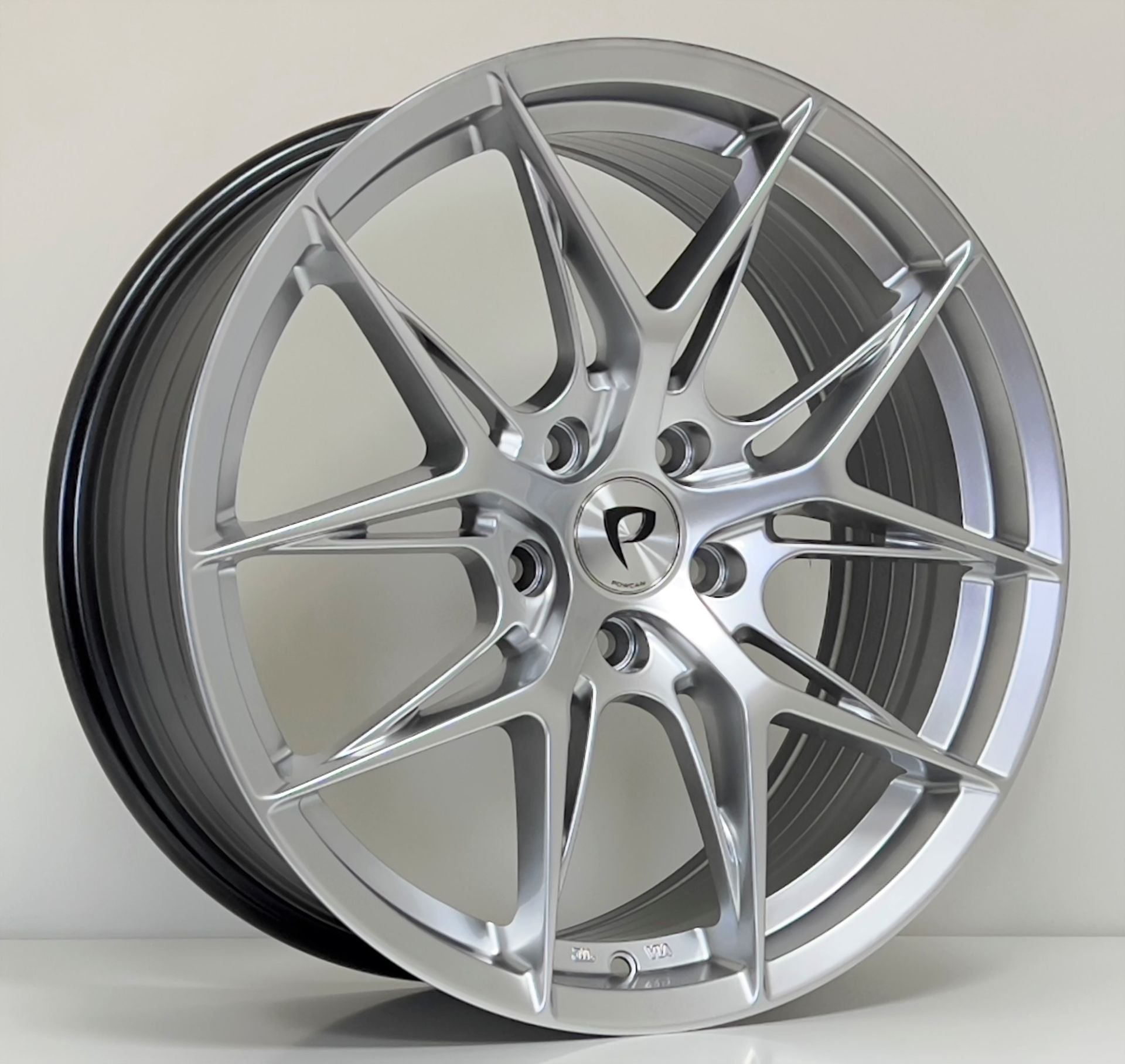 BKYS 1213 8.5X19İNÇ 5X120 ET30 72.56 HYPER SILVER ÇELİK JANT