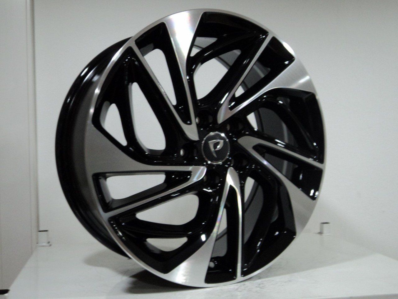 BK 5518 7.5x19inç 5x114.3 et51 67.1 BLACK Machined Çelik Jant