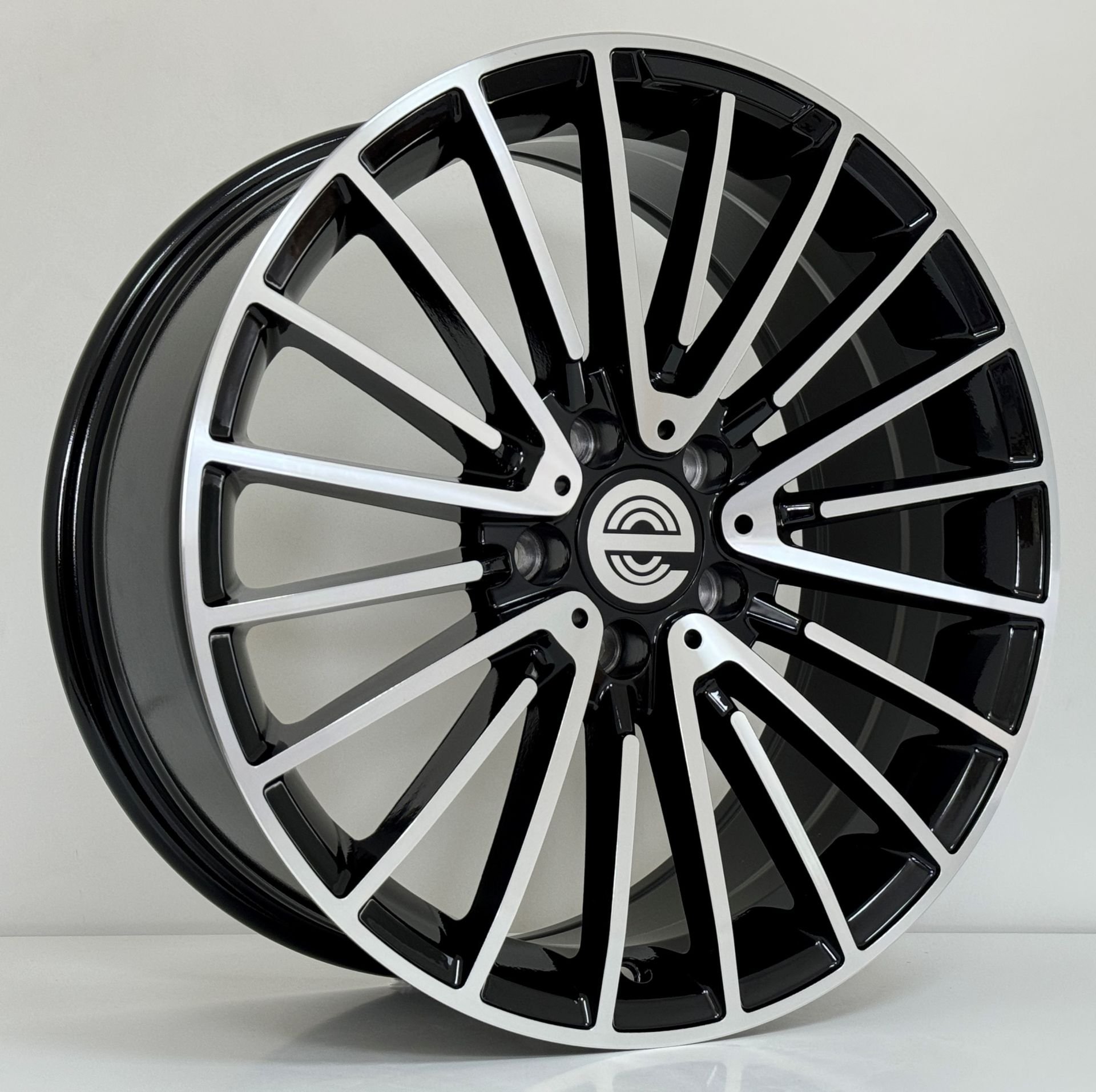 EXP HBC0025 9.5X20İNÇ 5X112 ET43 66.6 BLACK MACHINED XL ÇELİK JANT
