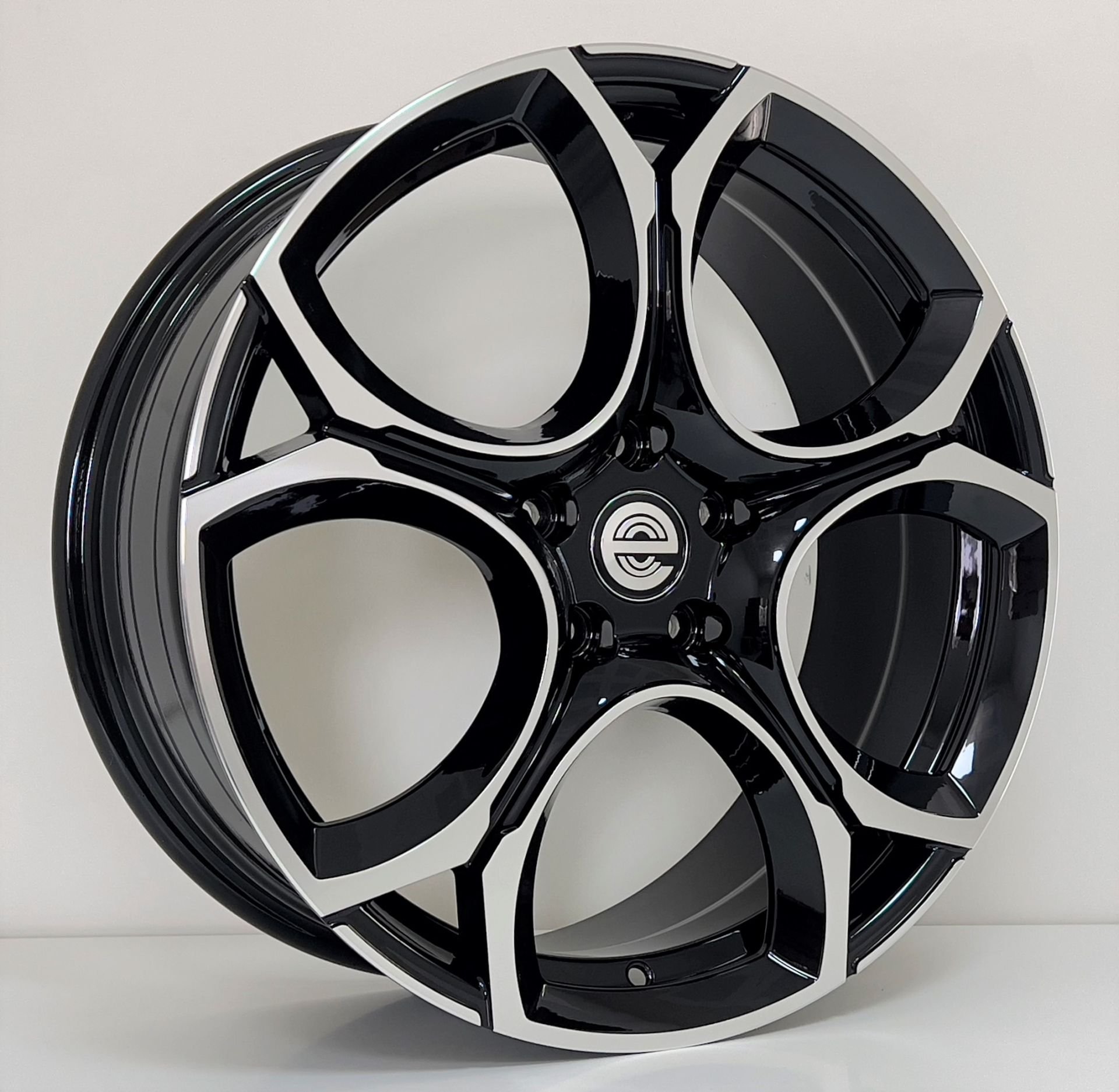 EXP HVW0034 7.5X17İNÇ 5X100 ET35 57.1 BLACK MACHINED XL ÇELİK JANT