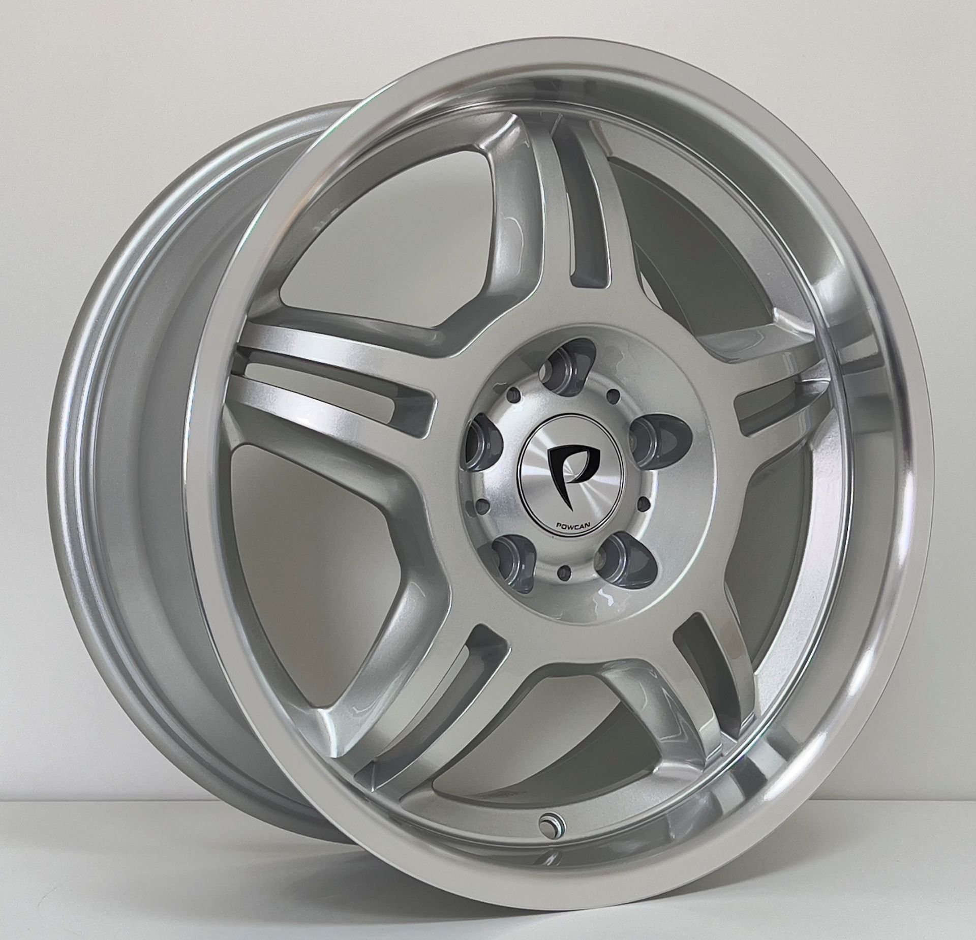 BK 657 8x17inç 5x120 ET41 72.56 Hyper Silver Replika Çelik Jant