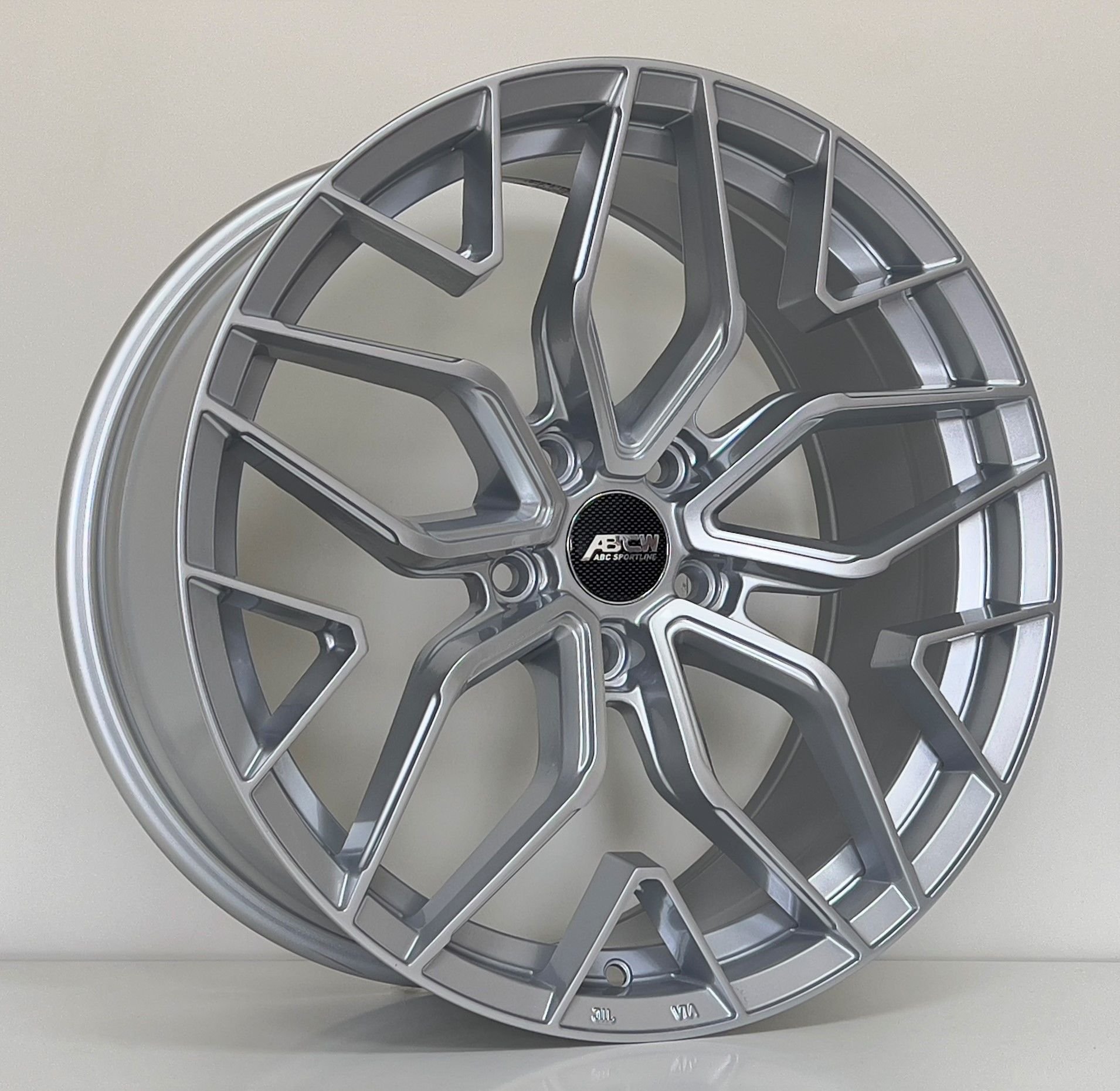 BCH F8621 8.5X18İNÇ 5X112 ET35 73.1 SILVER ÇELİK JANT