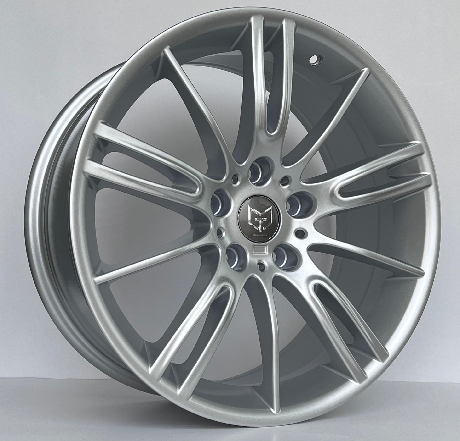 TORKD 6802 8.5X18İNÇ 5X120 ET37 72.56 SILVER XL ÇELİK JANT