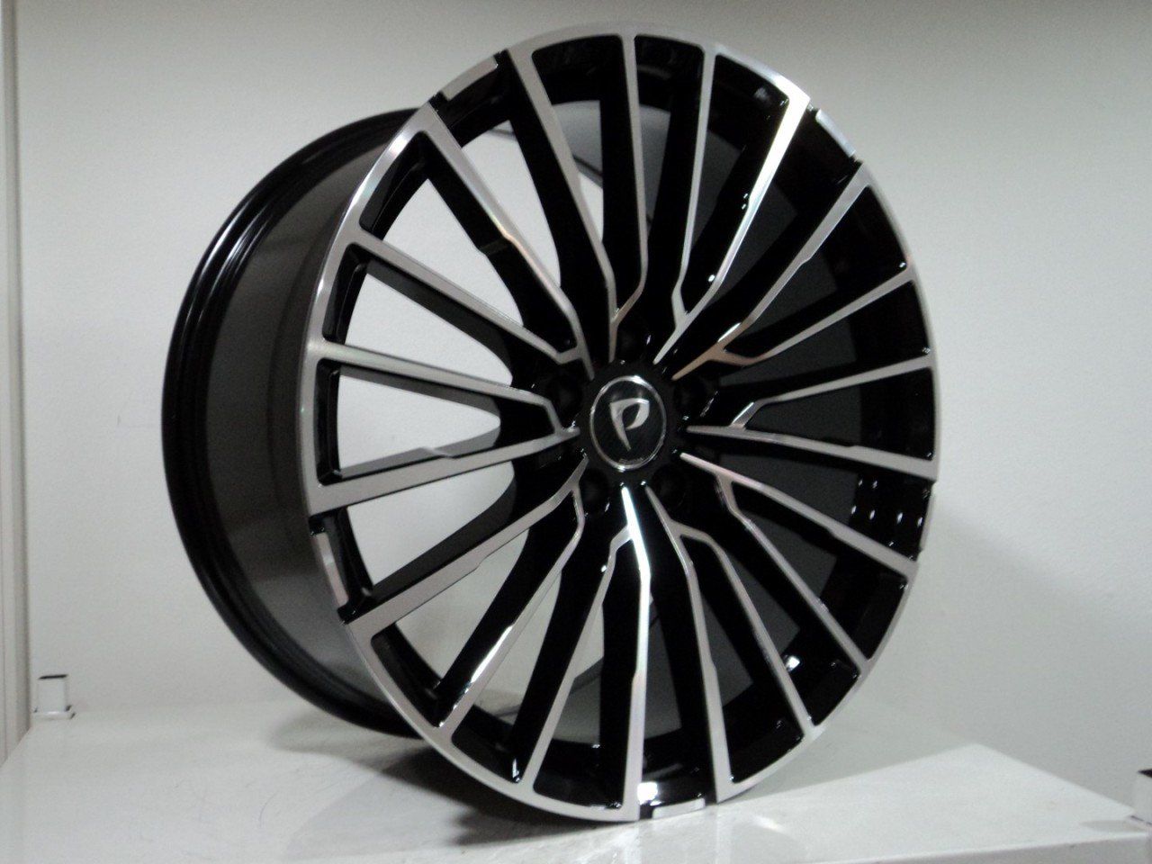 BK 5569 10x20inç 5x120 et37 72.56 BLACK Machined Çelik Jant