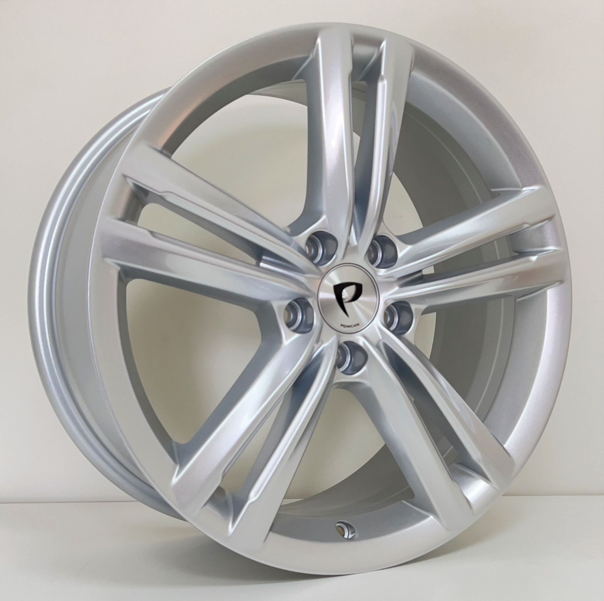 BKY 1139 8X18İNÇ  5X112 ET48 57.1 SILVER XL ÇELİK JANT