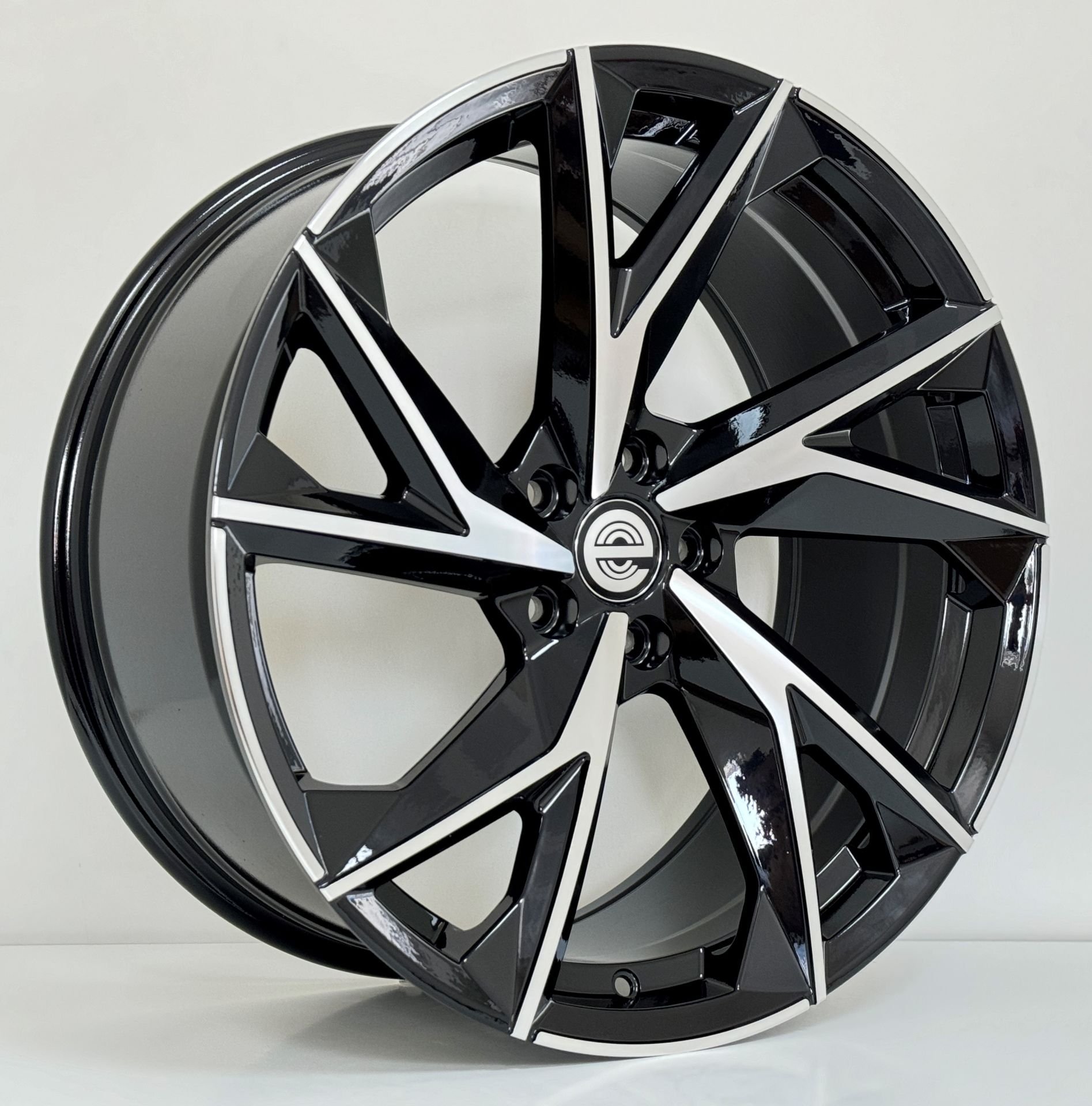 EXP HA0003 8X18İNÇ  5X112 ET42 66.45 BLACK MACHINED XL ÇELİK JANT